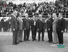001 - Officiels sur le terrain.