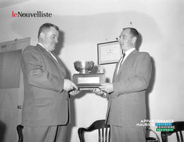 001 - Trophée