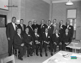 007 - Groupe d'hommes