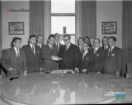 001 - Groupe d'hommes