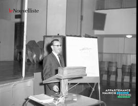 001 - Conférencier