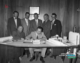 002 - Signatures