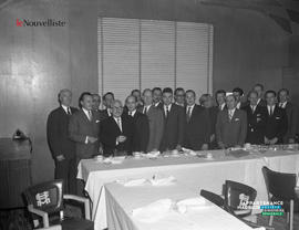 004 - Photo de groupe au souper de dentistes
