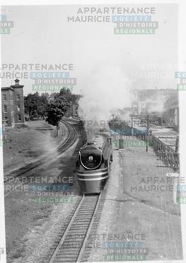 Type 4-4-4 Engine 3004 Semi-streamline local Quebec via Montreal 39 stoops 4,5 hours