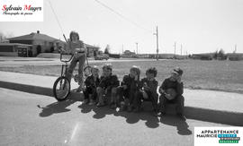 Enfants sur le trottoir