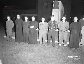 001 - Groupe d'hommes