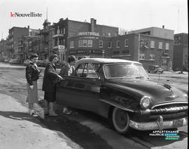 002 - Femmes voiture