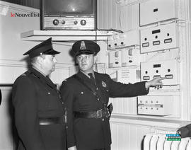 008 - Deux policiers