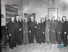004 - Groupe d'hommes