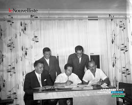 002 - Groupe d'hommes