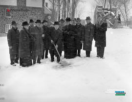 001 - Levée de la première pelletée de terre