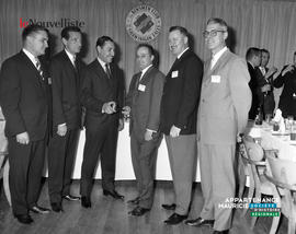 002 - Groupe d'hommes