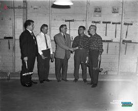 001 - Groupe d'hommes