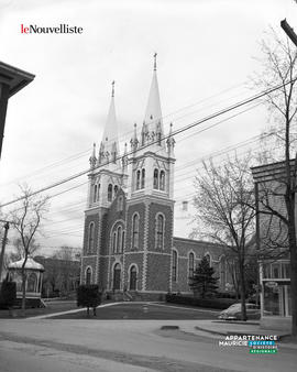 004 - Église