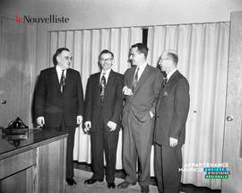 002 - Quatre hommes