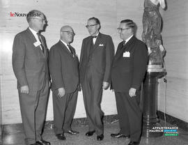 002 - Quatre hommes