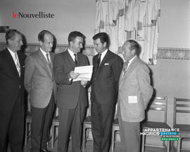 001 - Groupe d'hommes