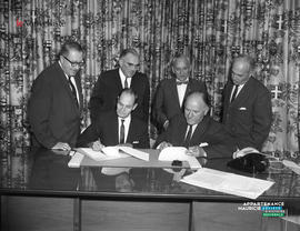 001 - Groupe d'hommes