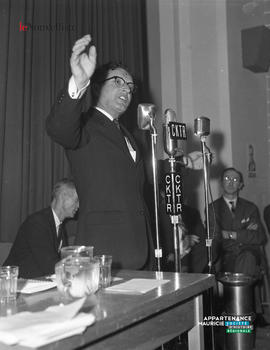 001 - Groupe d'hommes