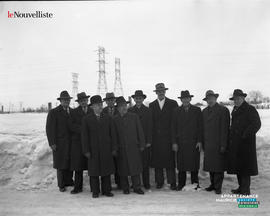 001 - Groupe d'hommes