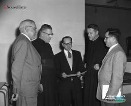 001 - Groupe d'hommes
