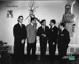 001 - Groupe d'hommes