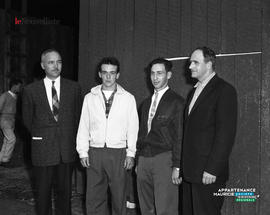 002 - Groupe d'hommes
