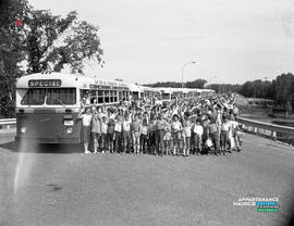 002 - Autobus avec groupe d'enfants