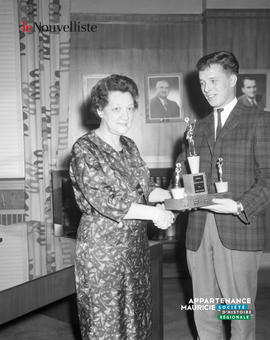 001 - Remise de trophée