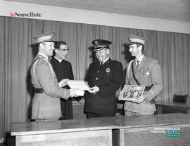 004 - Remise de plaque au départ de Raymond H. Lachance