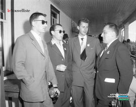 006 - Groupe d'hommes