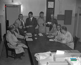 001 - Groupe d'hommes