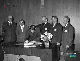 006 - Groupe d'hommes