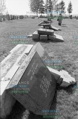Pierres tombales saccagées