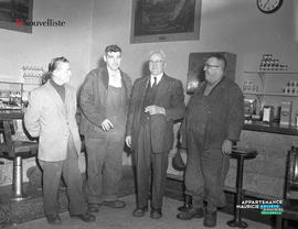 002 - Groupe d'hommes