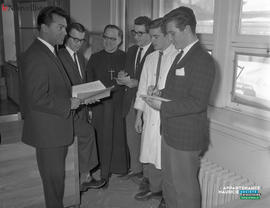 001 - Groupe d'hommes