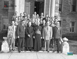 011 - Groupe d'hommes