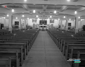 012 - Intérieur d'une église