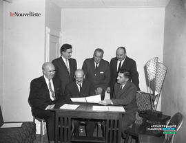 001 - Groupe d'hommes