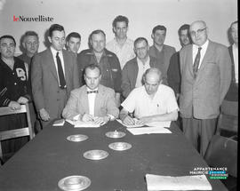 002 - Groupe d'hommes
