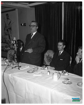 001 - Groupe d'hommes