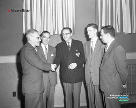 001 - Groupe d'hommes