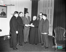 001 - Groupe d'hommes