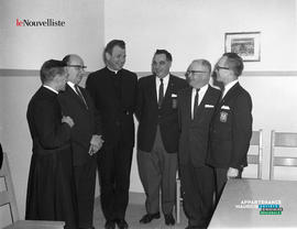 001 - Groupe d'hommes