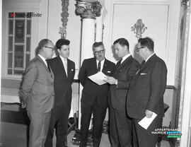 001 - Groupe d'hommes