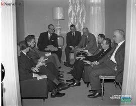 001 - Groupe d'hommes