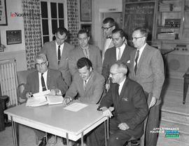 001 - Groupe d'hommes