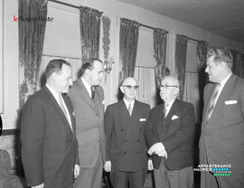 008 - Groupe d'hommes