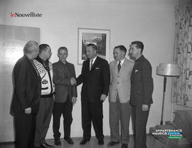 001 - Groupe d'hommes