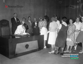 003 - file pour signer un livre
